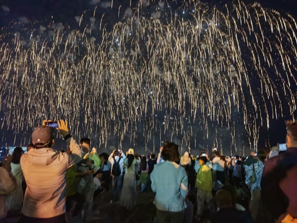 创同配资 “烟花绽放，仿佛整个世界都被点亮了…”金山打造全域嘉年华吸引游客近悦远来