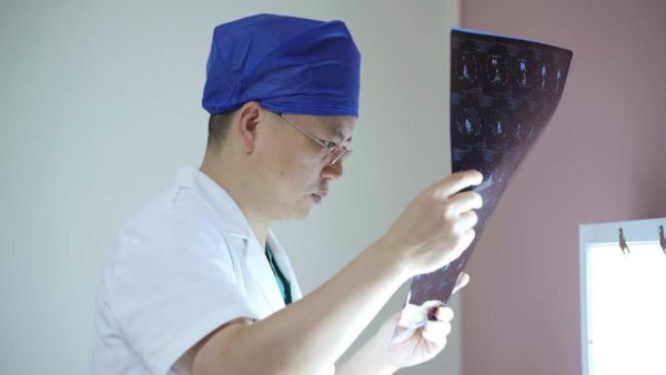 杨帆配资 毫米级的生命守护：介入专家张文东的肿瘤微创创新与实践